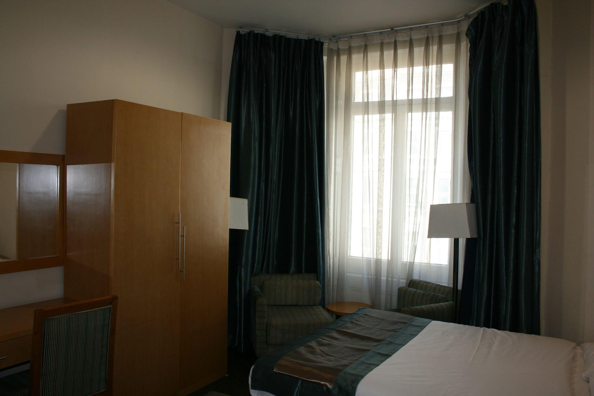 Cromwell Hotel Лондон Экстерьер фото