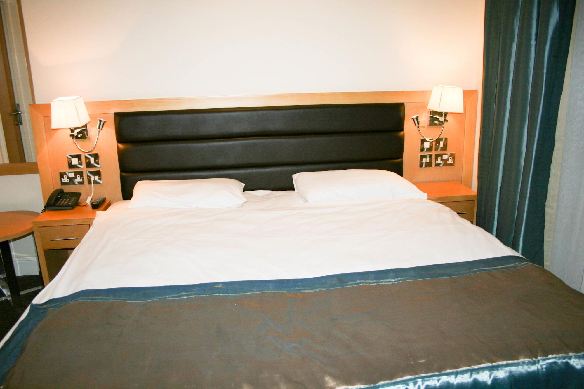Cromwell Hotel Лондон Экстерьер фото