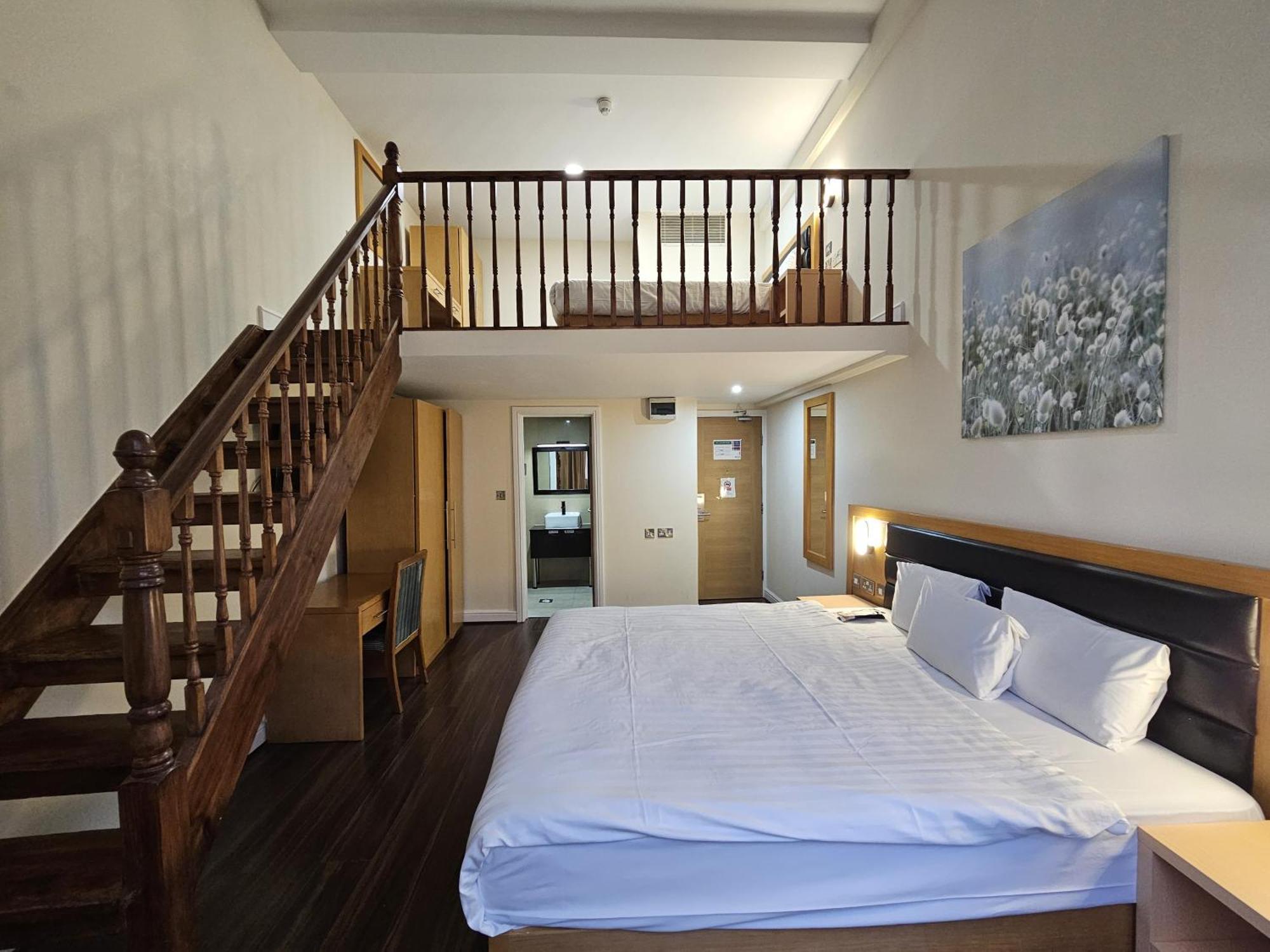 Cromwell Hotel Лондон Экстерьер фото