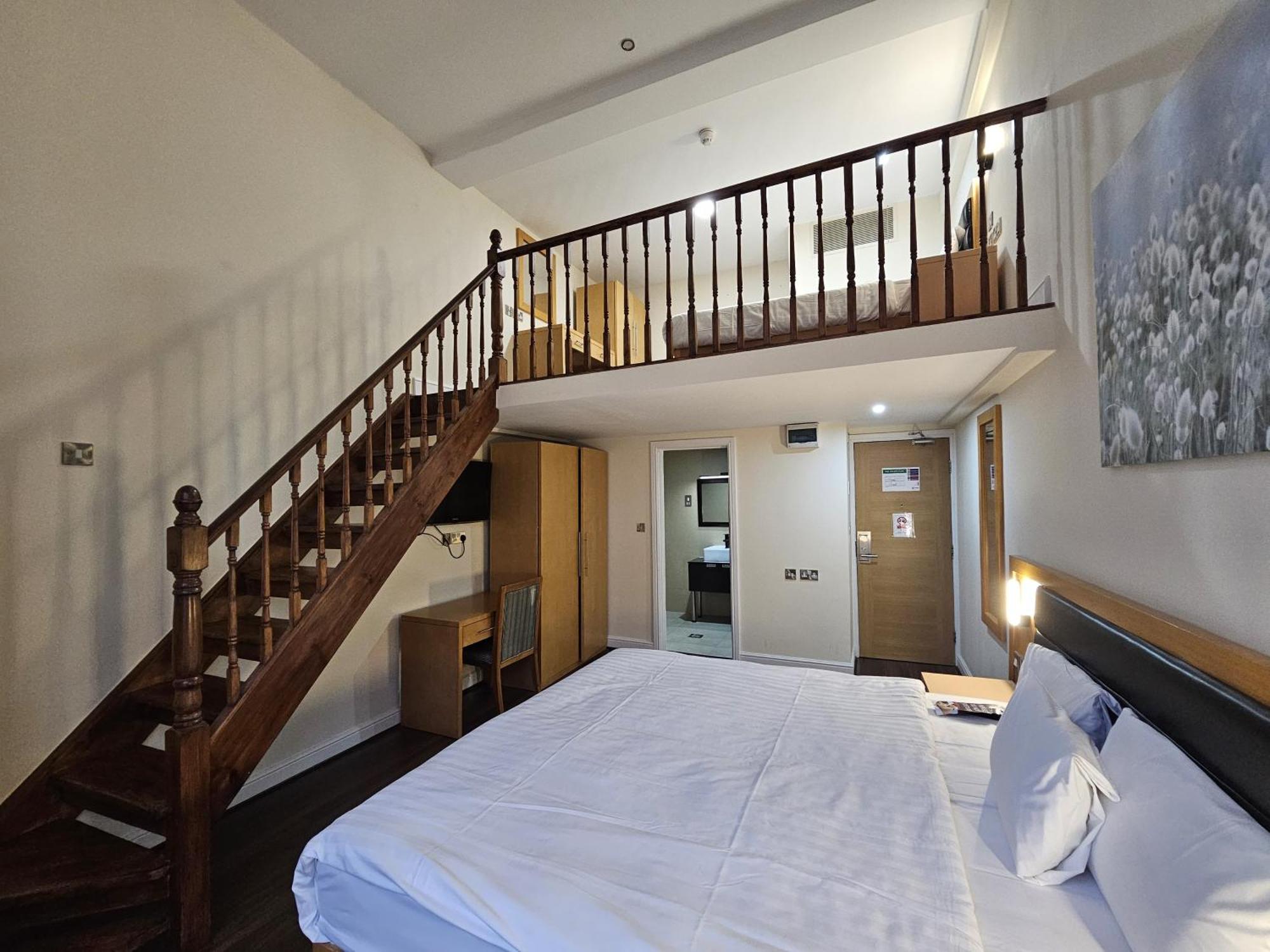 Cromwell Hotel Лондон Экстерьер фото