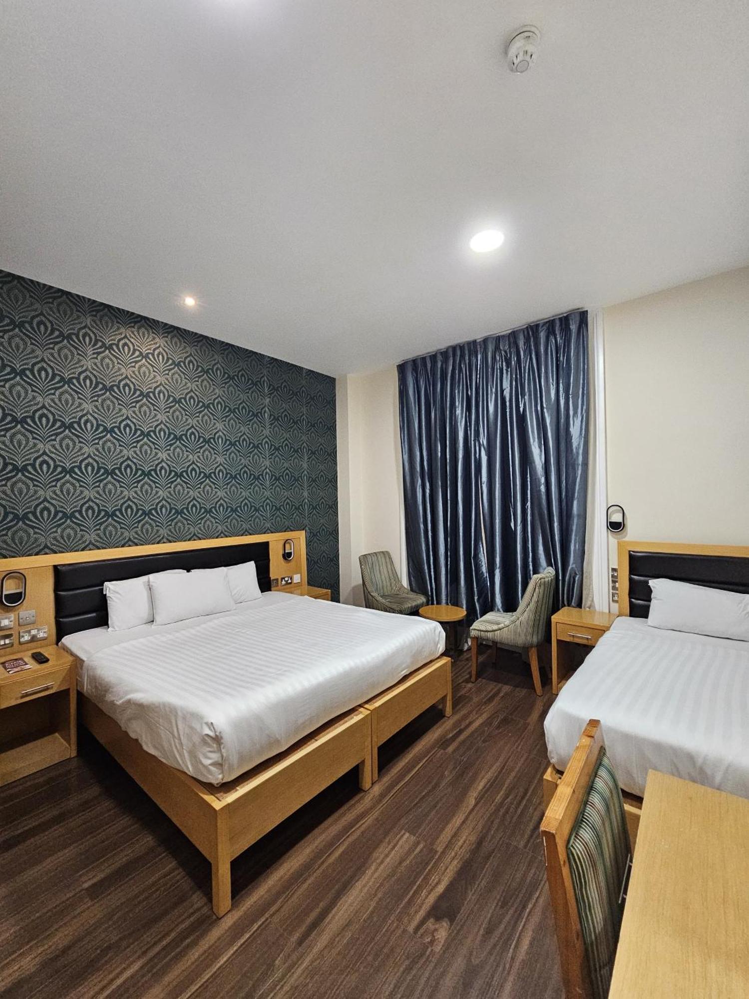 Cromwell Hotel Лондон Экстерьер фото