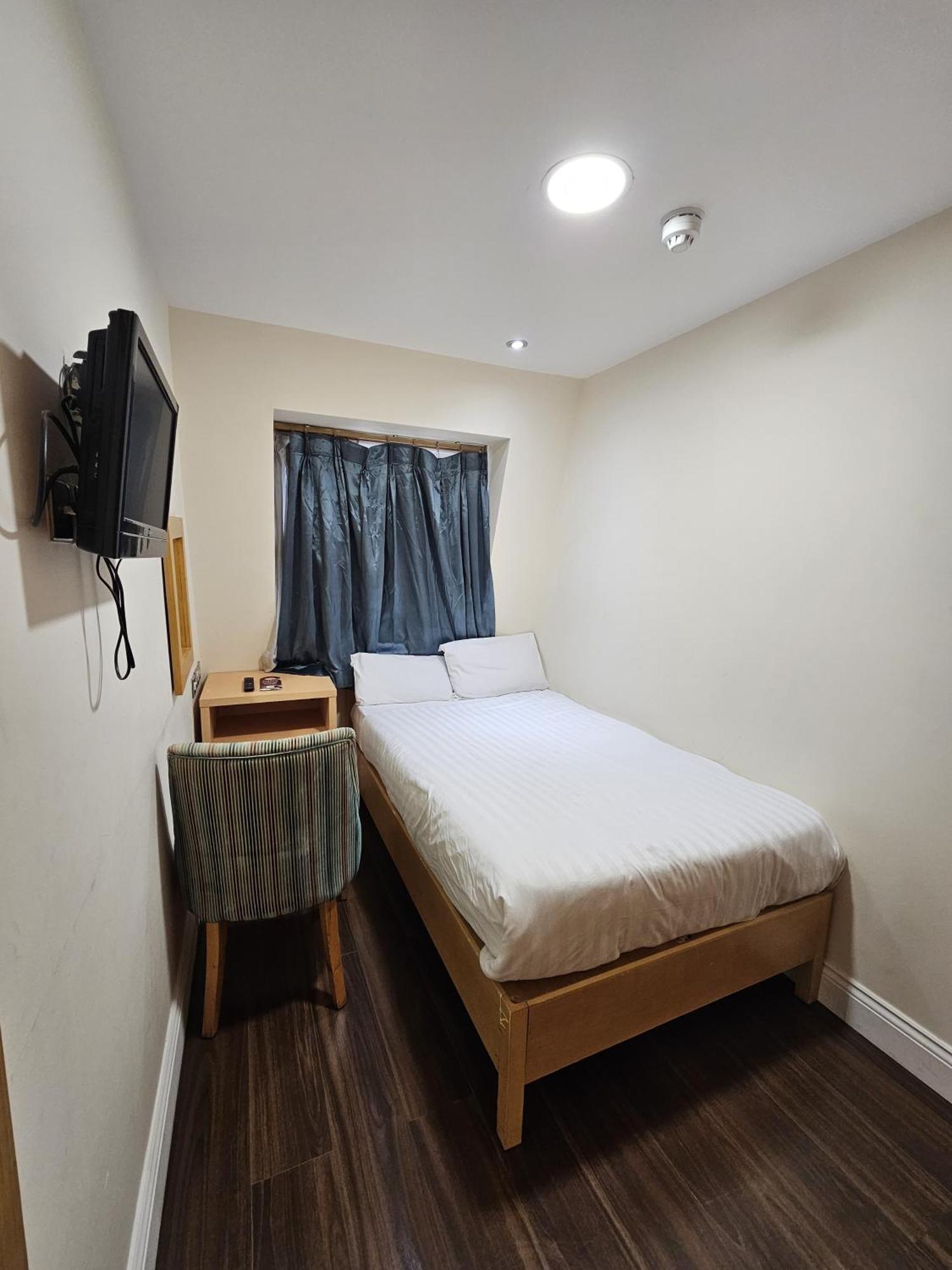 Cromwell Hotel Лондон Экстерьер фото