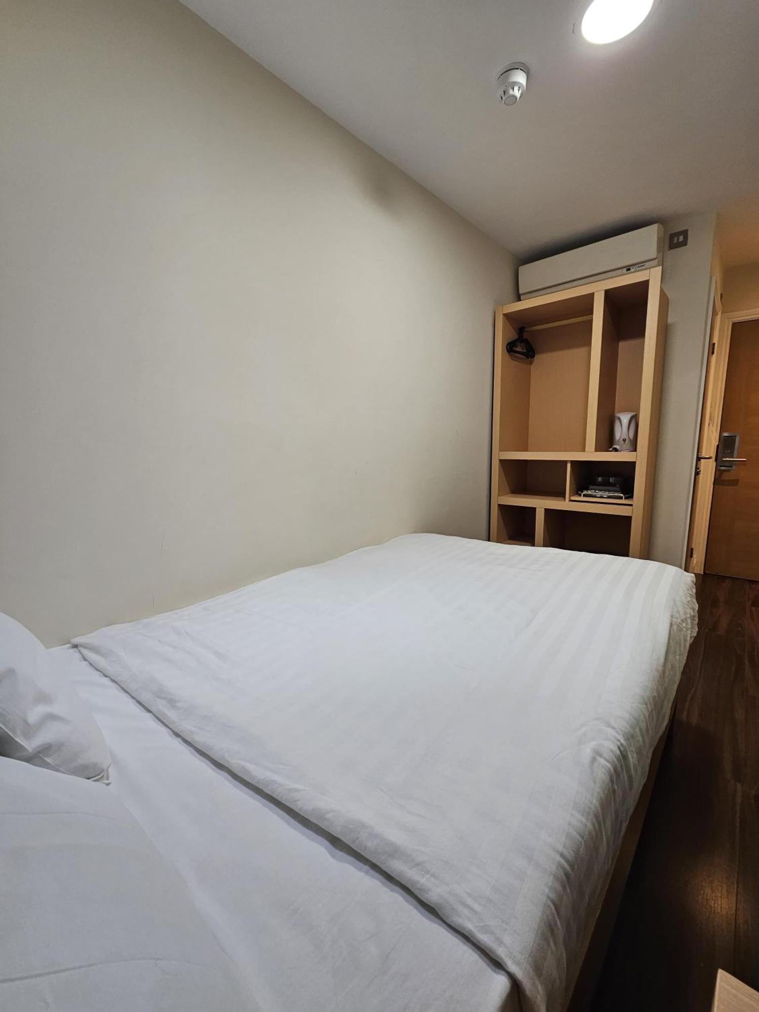 Cromwell Hotel Лондон Экстерьер фото